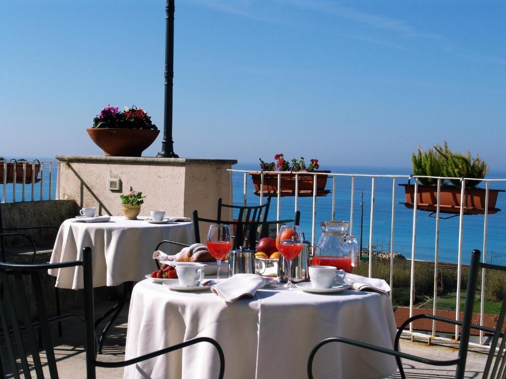 Hotel Ristorante Le Clarisse Amantea Exterior photo